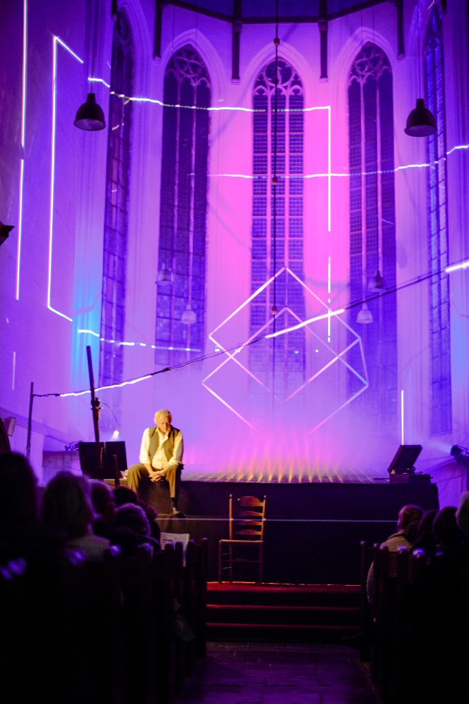 Beeld uit de voorstelling Escher en Bach in de Grote of St.-Bavokerk