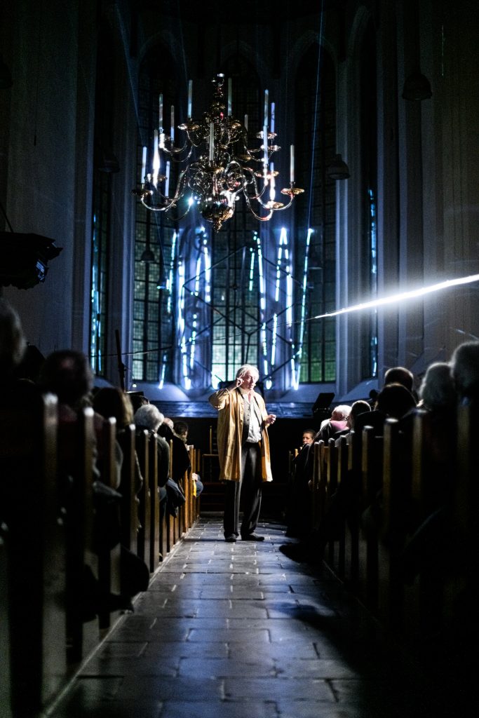 Beeld uit de voorstelling Escher en Bach in de Grote of St.-Bavokerk